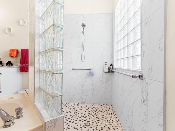 810 NE 21st Dr, Wilton Manors FL 33305