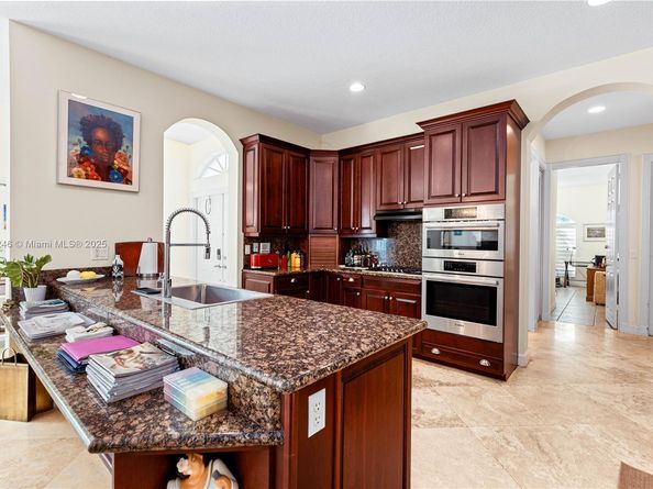 810 NE 21st Dr, Wilton Manors FL 33305