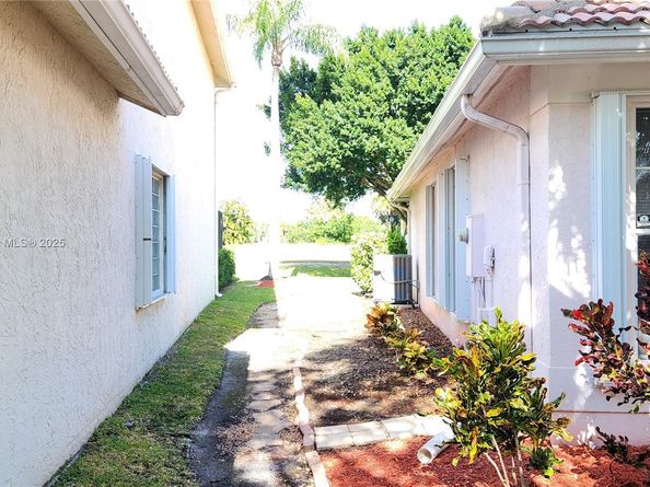 7650 NW 29th St, Margate FL 33063