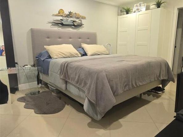 9600 NW 15th Ct, Pembroke Pines FL 33024