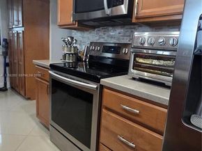 9600 NW 15th Ct, Pembroke Pines FL 33024