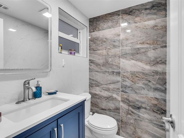 1000 Hillcrest Ct 207, Hollywood FL 33021