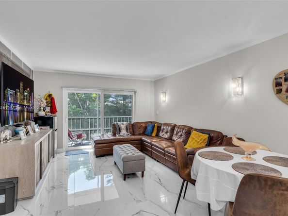 1000 Hillcrest Ct 207, Hollywood FL 33021