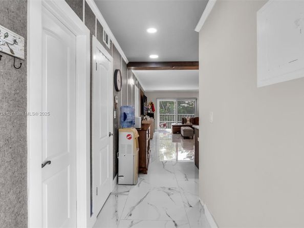 1000 Hillcrest Ct 207, Hollywood FL 33021
