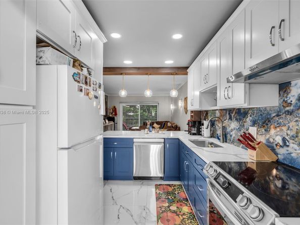 1000 Hillcrest Ct 207, Hollywood FL 33021