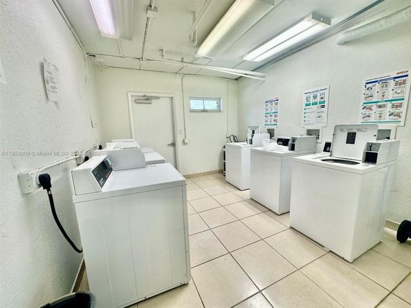 924 SE 2nd St #9, Fort Lauderdale FL 33301