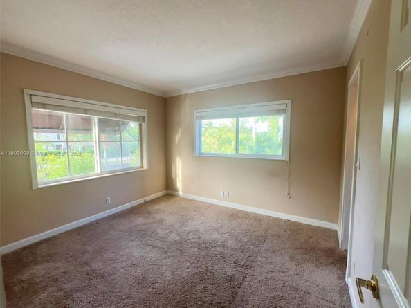 924 SE 2nd St #9, Fort Lauderdale FL 33301