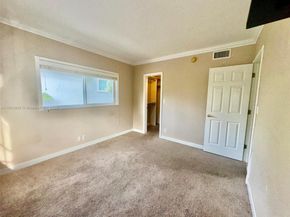 924 SE 2nd St #9, Fort Lauderdale FL 33301