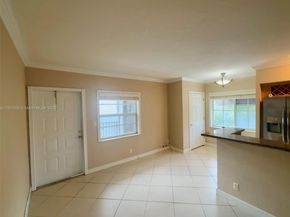 924 SE 2nd St #9, Fort Lauderdale FL 33301