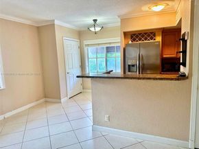 924 SE 2nd St #9, Fort Lauderdale FL 33301