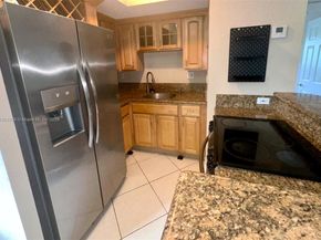 924 SE 2nd St #9, Fort Lauderdale FL 33301