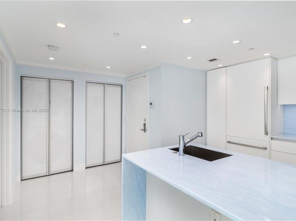 2475 Brickell Ave 1907, Miami FL 33129