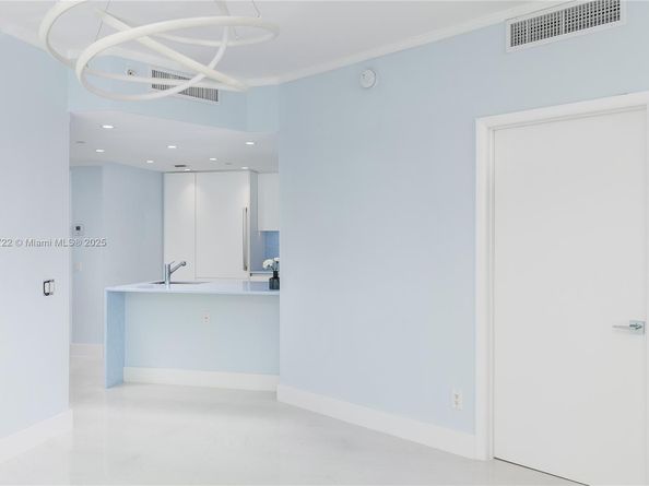 2475 Brickell Ave 1907, Miami FL 33129