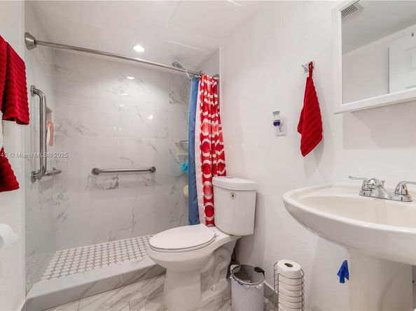 2800 Somerset Dr 215J, Lauderdale Lakes FL 33311
