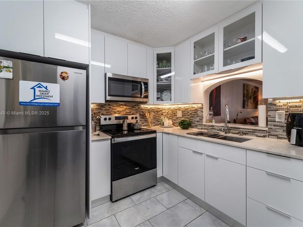 2800 Somerset Dr 215J, Lauderdale Lakes FL 33311