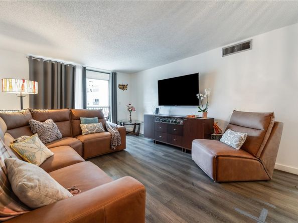 2800 Somerset Dr 215J, Lauderdale Lakes FL 33311