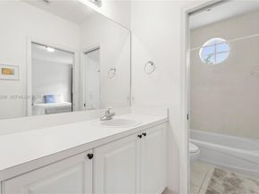 5527 NW 113th Ave, Doral FL 33178