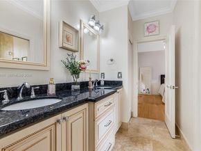 2477 Poinciana Dr, Weston FL 33327