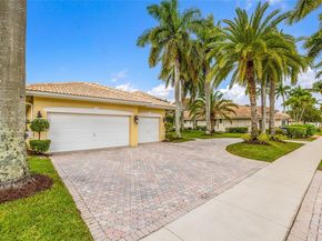 2477 Poinciana Dr, Weston FL 33327