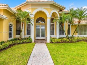 2477 Poinciana Dr, Weston FL 33327