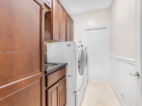 2477 Poinciana Dr, Weston FL 33327