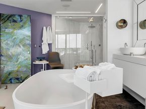 10 Venetian Way 904, Miami Beach FL 33139