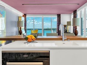 10 Venetian Way 904, Miami Beach FL 33139