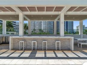 10 Venetian Way 904, Miami Beach FL 33139