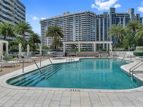 10 Venetian Way 904, Miami Beach FL 33139