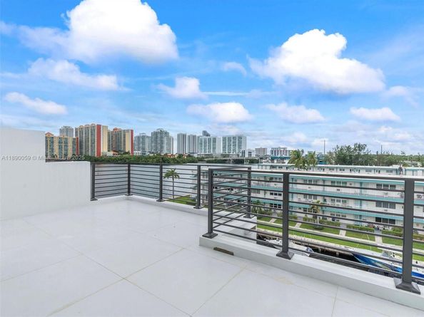 4004 NE 167 St 8, North Miami Beach FL 33160