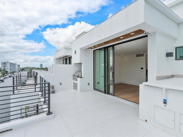 4004 NE 167 St 8, North Miami Beach FL 33160