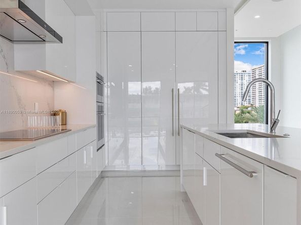 4004 NE 167 St 8, North Miami Beach FL 33160