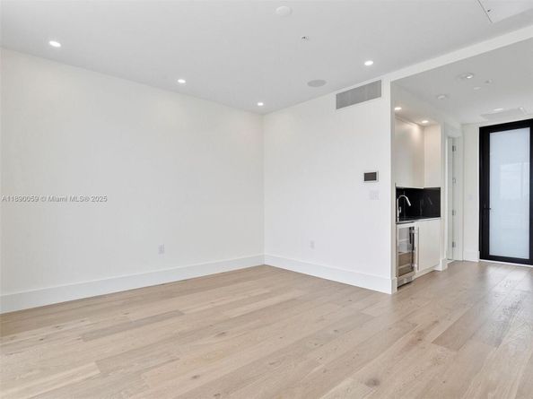 4004 NE 167 St 8, North Miami Beach FL 33160