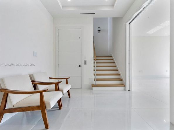 4004 NE 167 St 8, North Miami Beach FL 33160