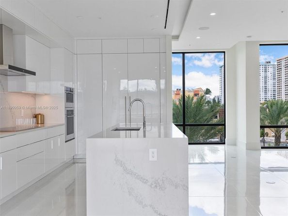 4004 NE 167 St 8, North Miami Beach FL 33160