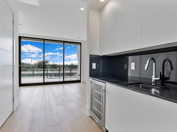 4004 NE 167 St 8, North Miami Beach FL 33160