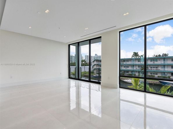 4004 NE 167 St 8, North Miami Beach FL 33160