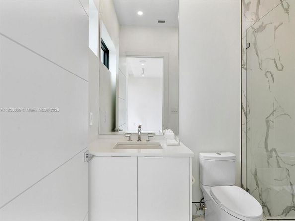 4004 NE 167 St 8, North Miami Beach FL 33160