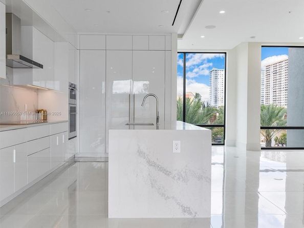 4004 NE 167 St 8, North Miami Beach FL 33160
