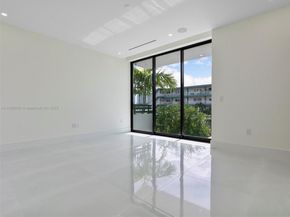 4004 NE 167 St 8, North Miami Beach FL 33160