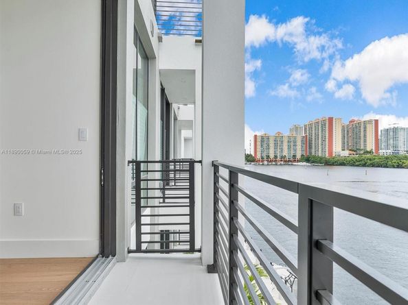 4004 NE 167 St 8, North Miami Beach FL 33160
