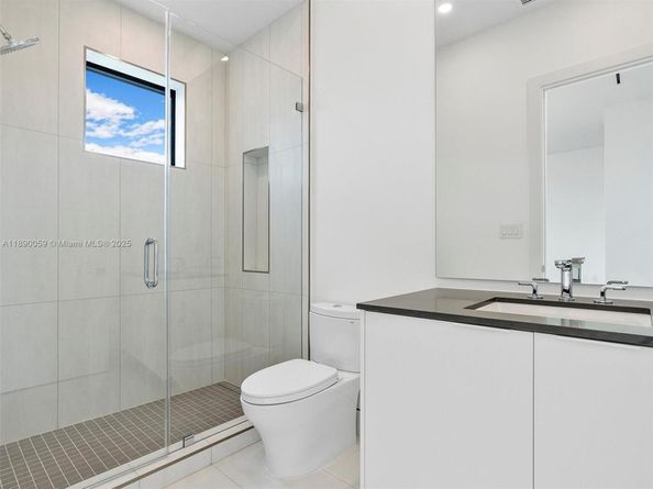 4004 NE 167 St 8, North Miami Beach FL 33160