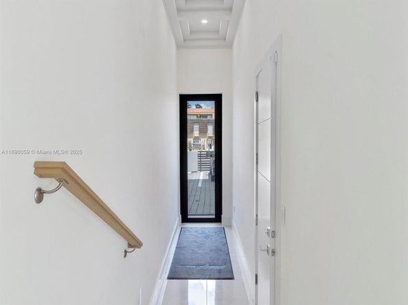 4004 NE 167 St 8, North Miami Beach FL 33160