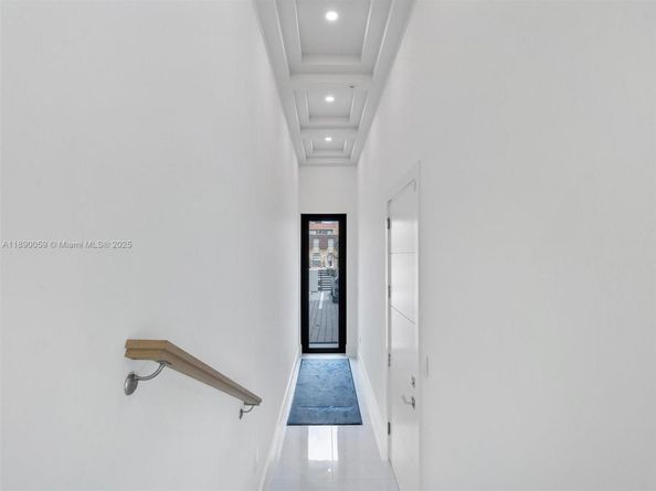 4004 NE 167 St 8, North Miami Beach FL 33160