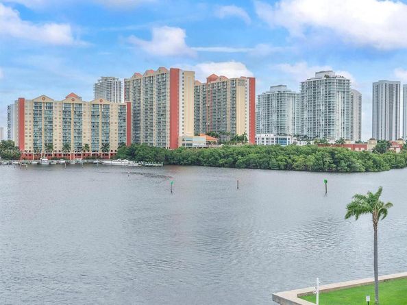 4004 NE 167 St 8, North Miami Beach FL 33160