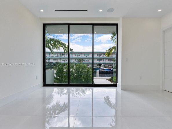 4004 NE 167 St 8, North Miami Beach FL 33160