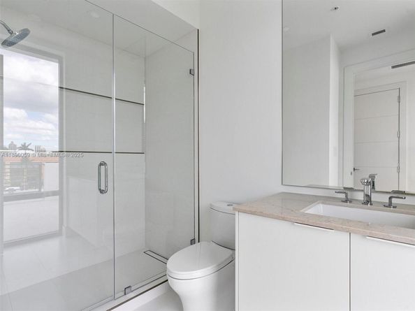 4004 NE 167 St 8, North Miami Beach FL 33160