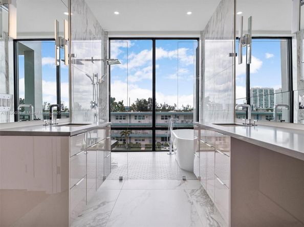 4004 NE 167 St 8, North Miami Beach FL 33160