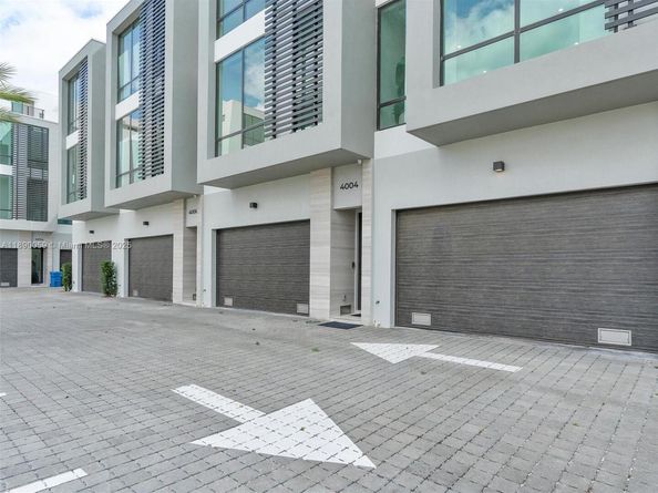 4004 NE 167 St 8, North Miami Beach FL 33160