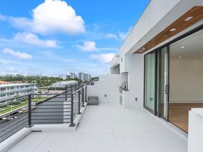 4004 NE 167 St 8, North Miami Beach FL 33160